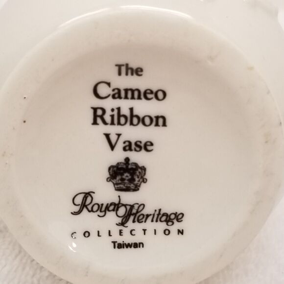 Vintage Cameo Ribbon Vase Royal Heritage Collection White Porcelain 6 inch - Picture 6 of 8